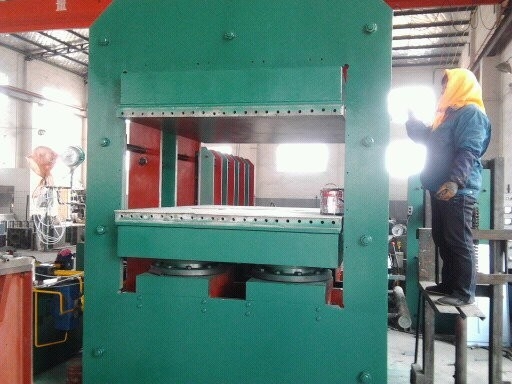 Buy Automatic Rubber Vulcanizing Press Machine With PLC Control System online manufacture