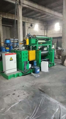 Electric Control Distance Adjustment Two Roll Mill For Rubber Compounding / Rubber Mixing Mill With Stock Blender