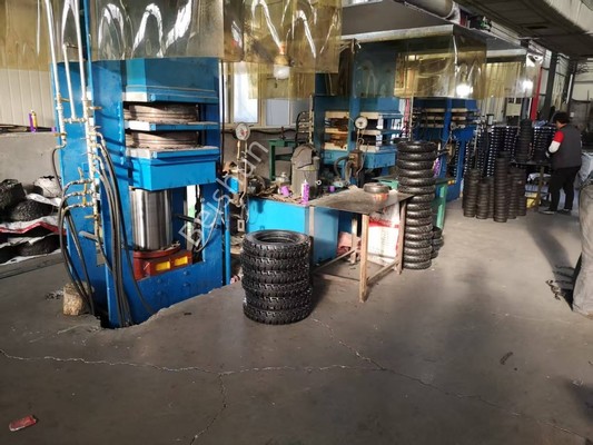 Steam-heated Solid Rubber Agricultural Vehicle Tire Curing Press Machine with 200 Tons Pressure and 0-999s Vulcanizing Time